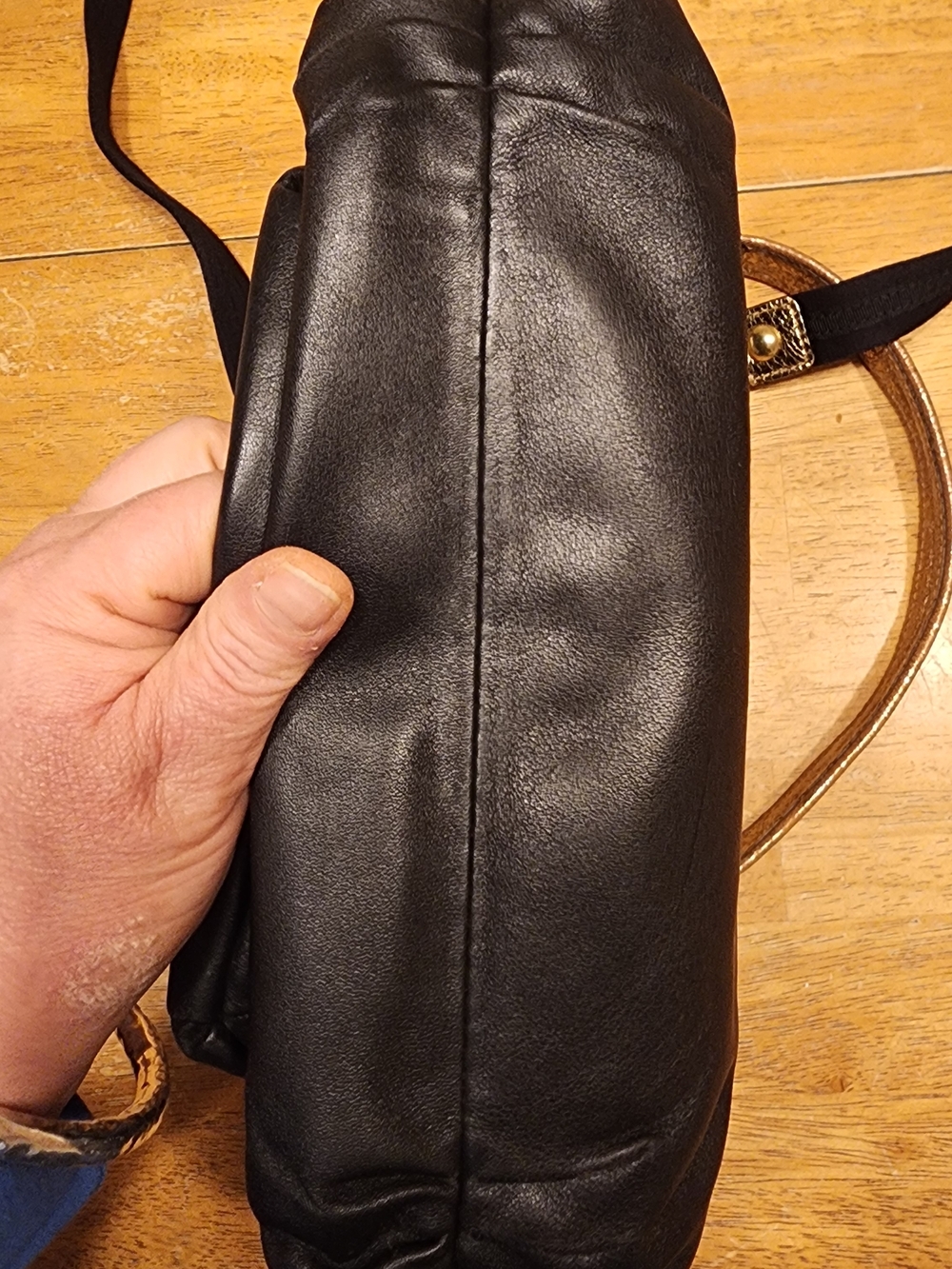 Coach Poppy two-way leather crossbody bag featuring gold-tone hardware - Picture 12 of 16
